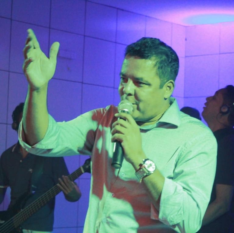 Neste período, Sérgio Lucas divide as atividades de juiz de Direito de uma das Varas de Família da Capital, Aracaju com a diversão de compor, cantar.